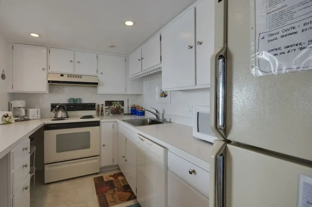 9400 1207 - 2 Br Condo