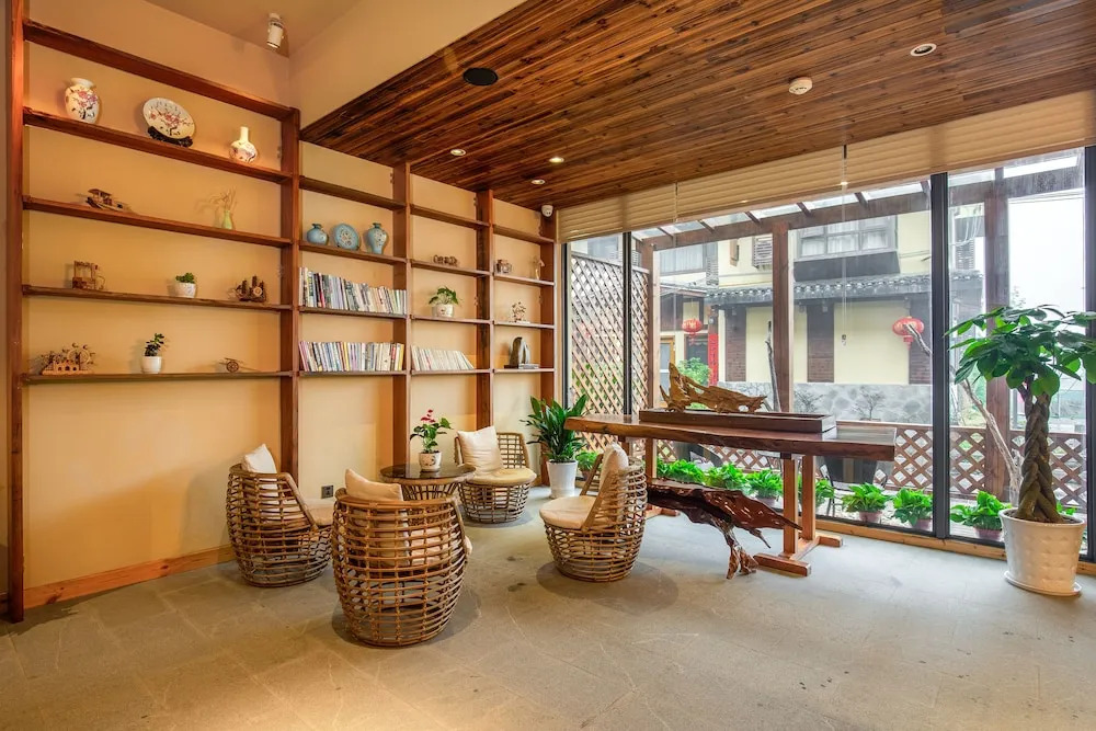 Oriental Platonic Inn