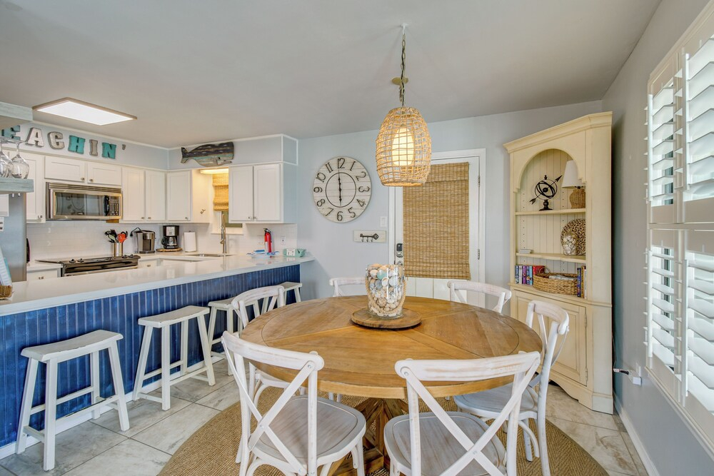 Oceanfront Gulf Shores Condo ~ 2 Mi to The Hangout