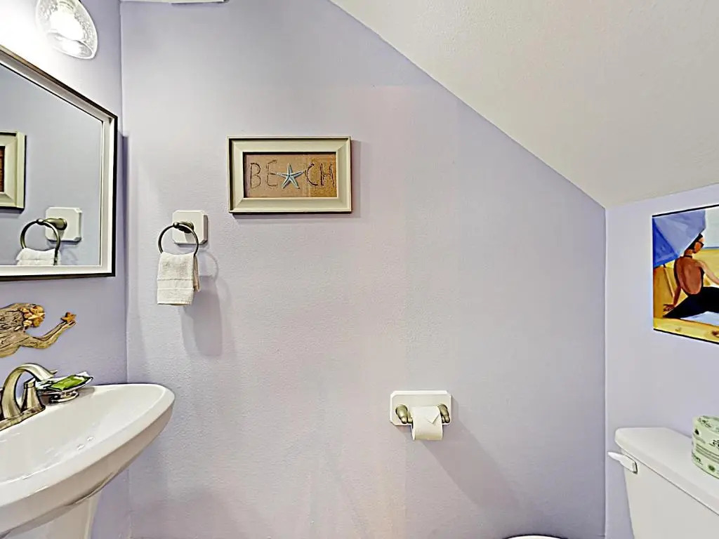 BC207 Beautifully Decorated Townhome, Heated Pool, 1 Minute to Beach