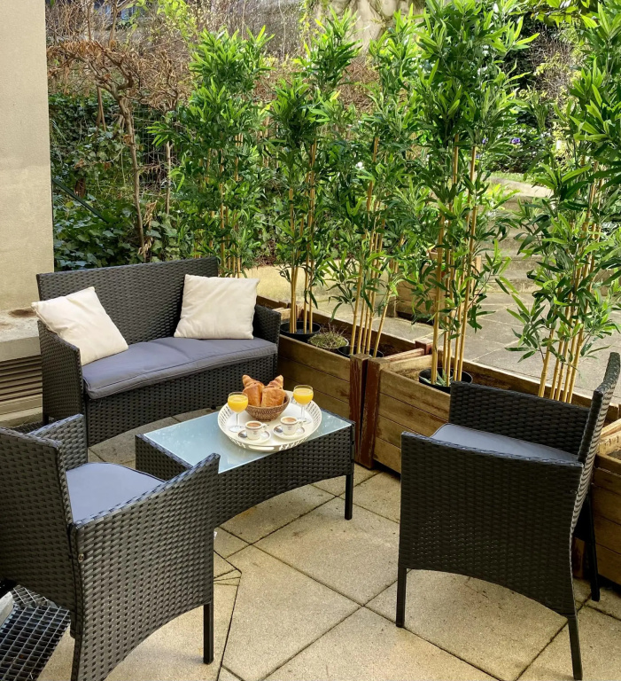 1607 - Wonderful apartment with terrace on garden
