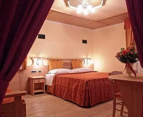 Jolly Dimaro Bed and Breakfast Rooms; Apartments