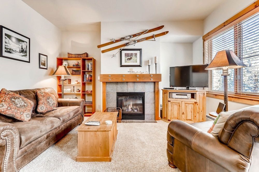 Seasons 1836 - 1 Br Condo