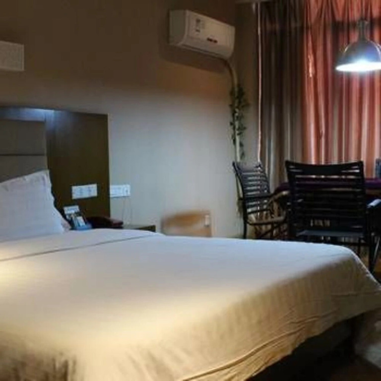 Yanhai Star Holiday Inn