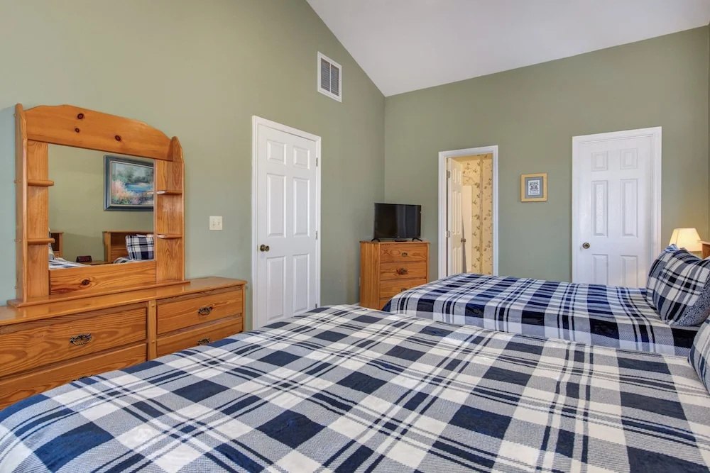 Gatlinburg Getaway 2 BDR in the Heart of Town!