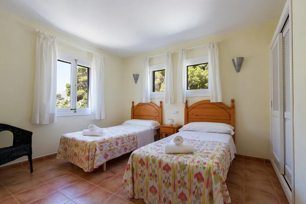 House With 4 Bedrooms in Pollensa, With Wonderful Mountain View, Priva