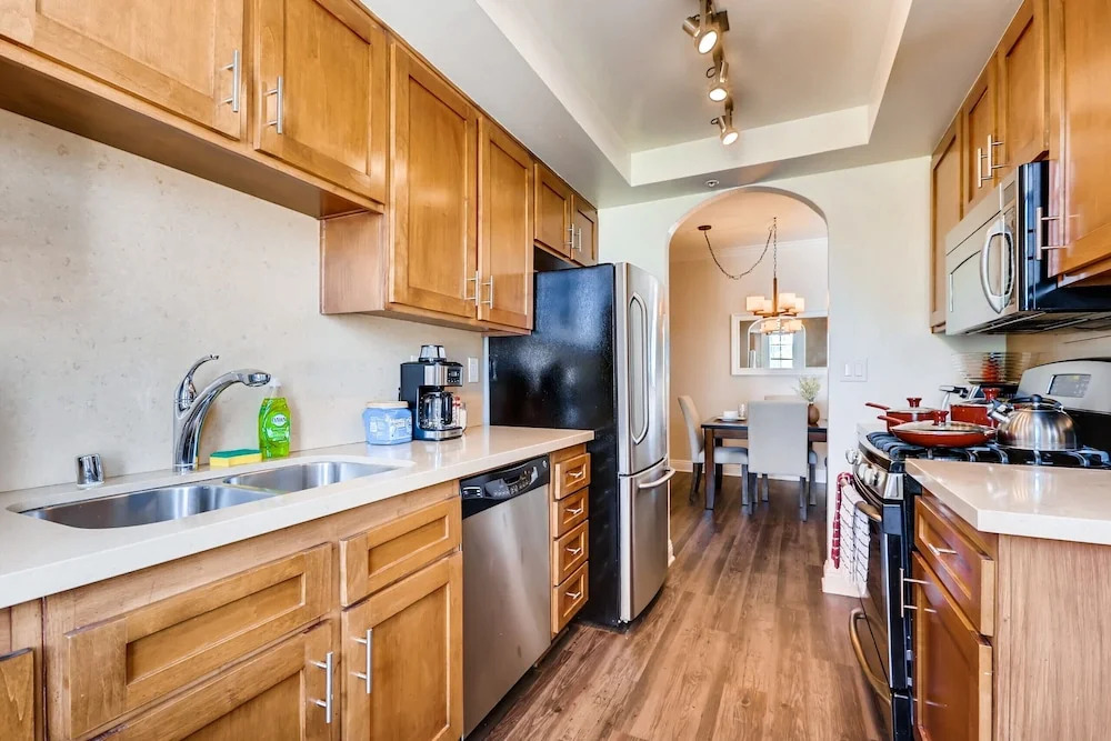 Awesome Beverly Hills A+ Penthouse Unit Across From Cedars Sinai! (BW-5)