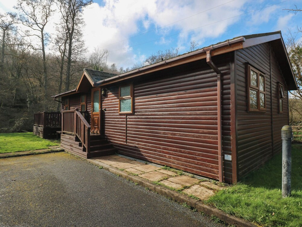 3 Riverside Lodge