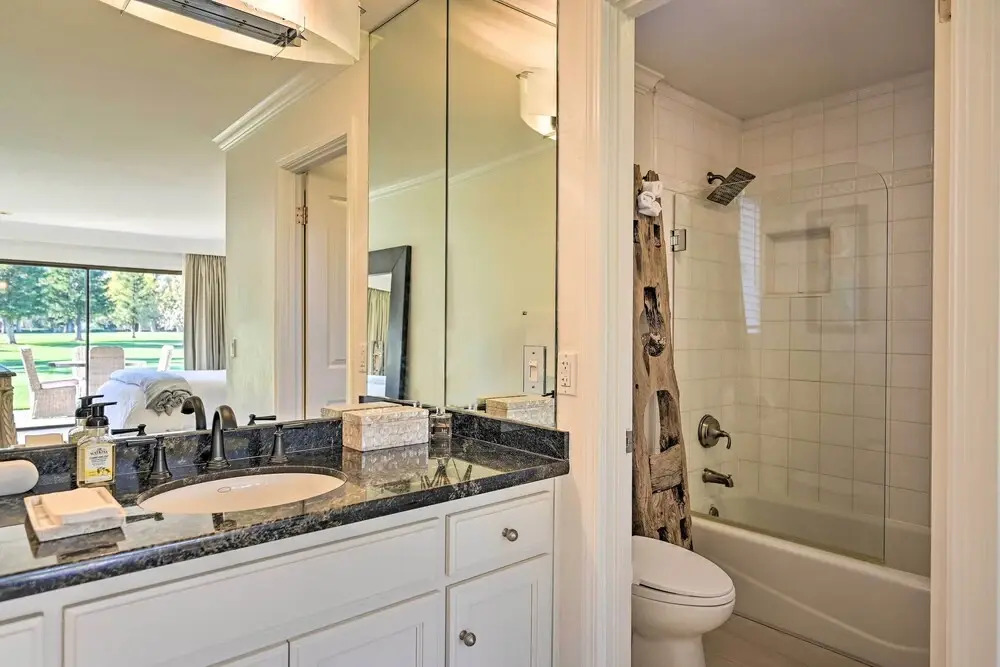 Bright & Airy Napa Condo W/patio on Golf Course!