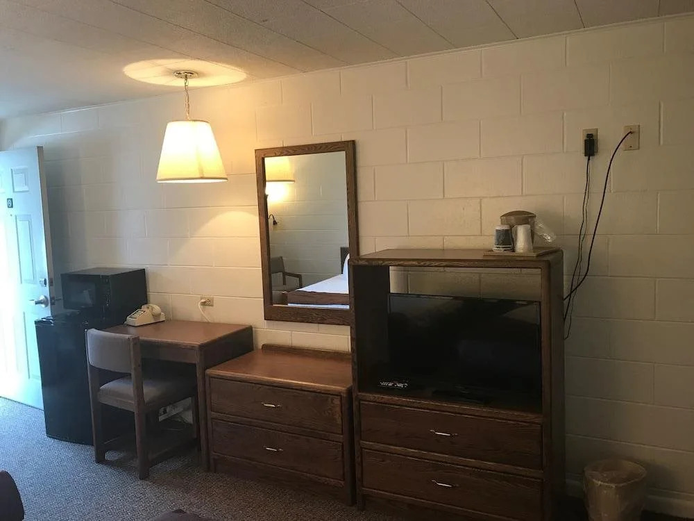 Four Winds Motel