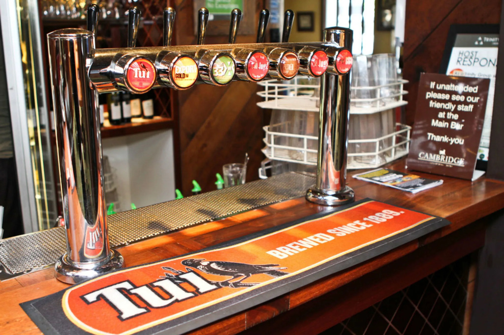 The Cambridge Hotel & Backpackers