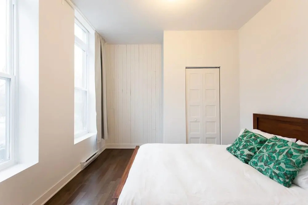 Huge Industrial Loft Near Mont-royal Metro