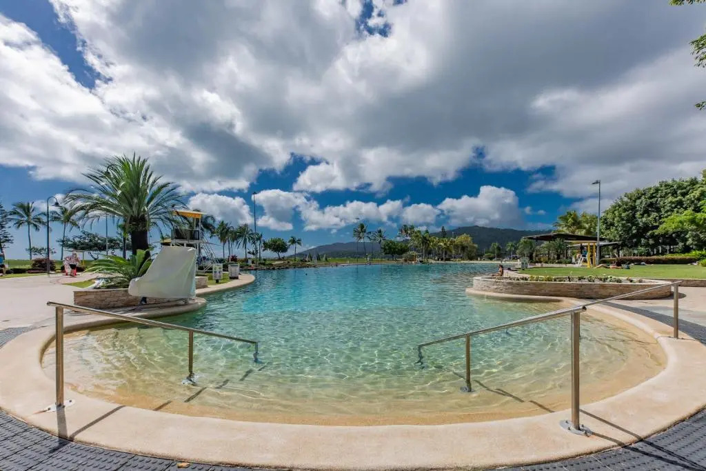 2BR Apartment with Stunning Ocean Views