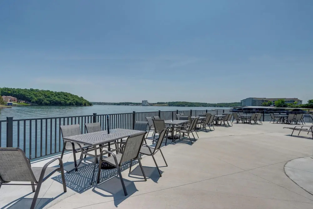 Village of Four Seasons Lake Condo w/ Pool Access