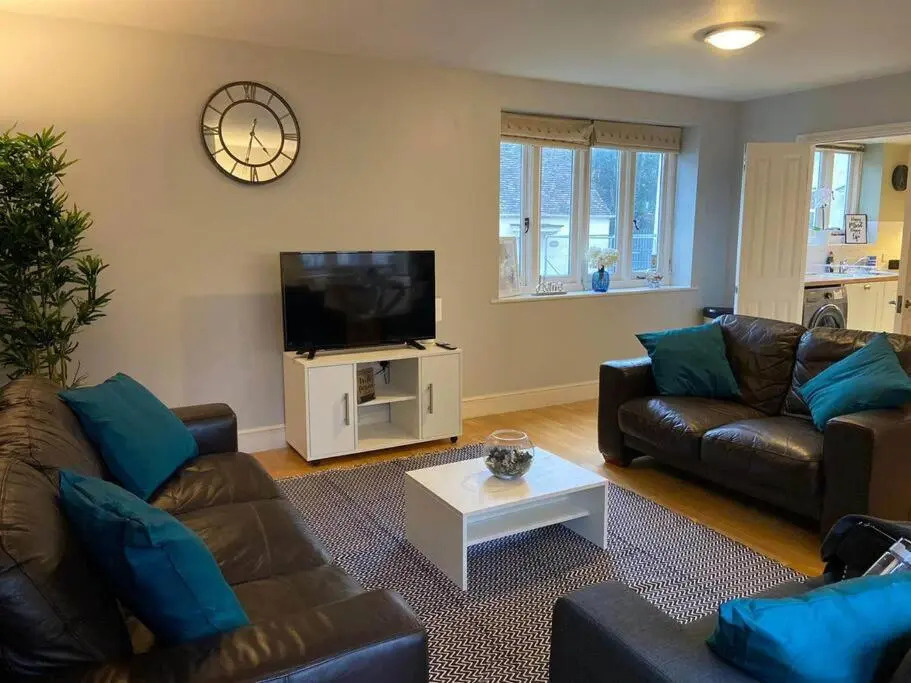 Sapphire - 3 Bedroom House Sleeps 7 with Parking.