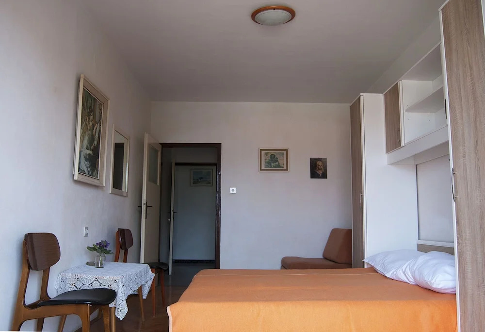 Apartments and Rooms Slavica