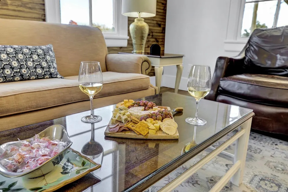 New! Luxurious Home 1blk to Main W/wine Cellar