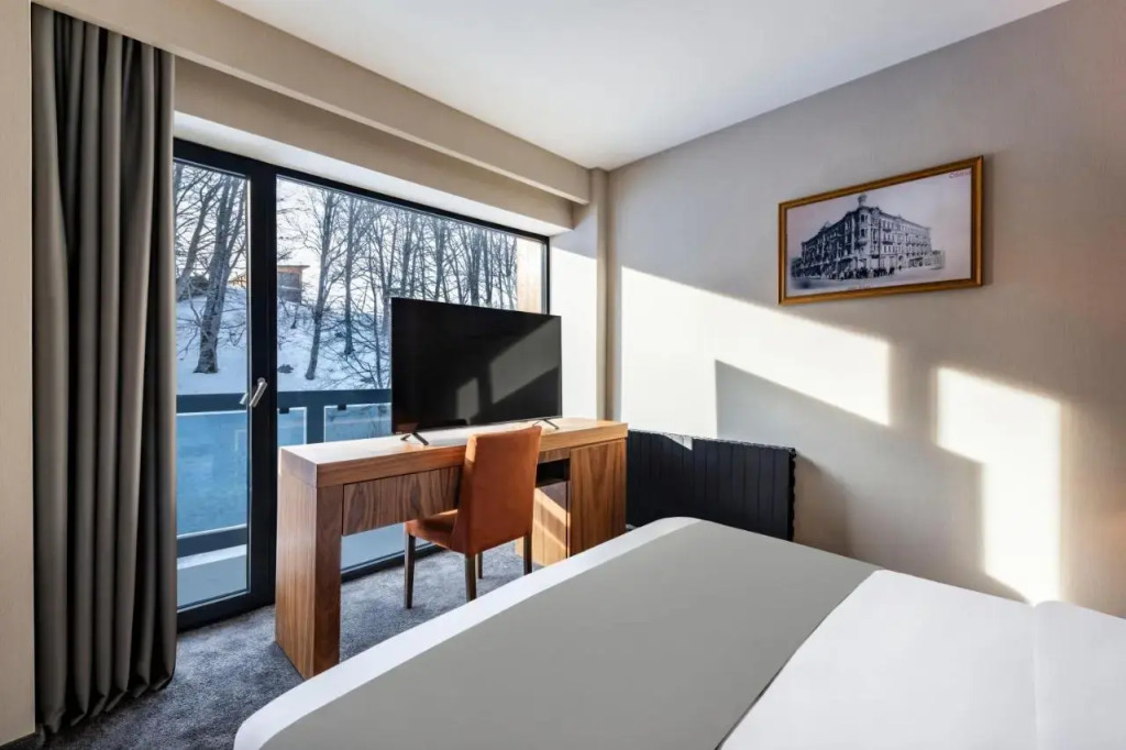 Sunny Hotel