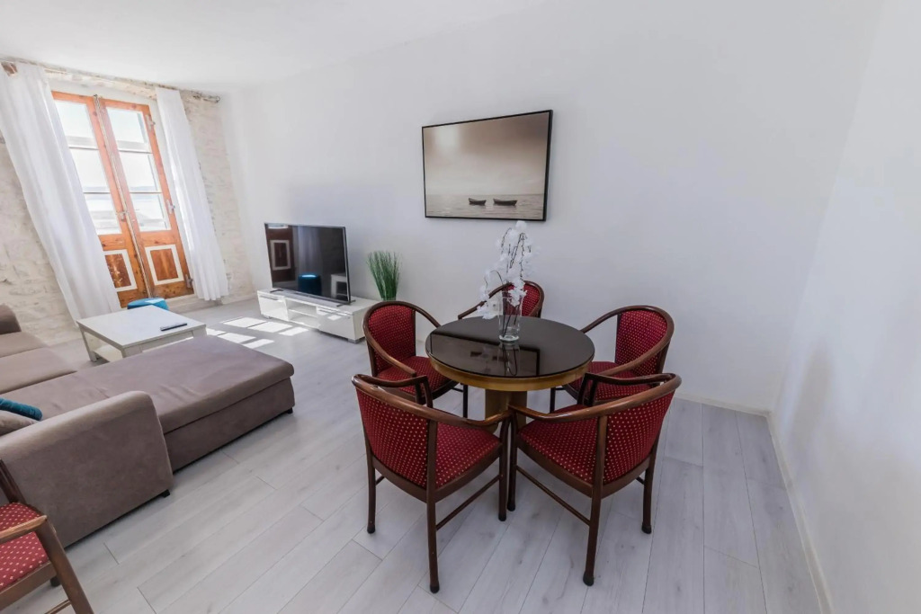 A1 - Spacious apt on the Seafront With Terrace