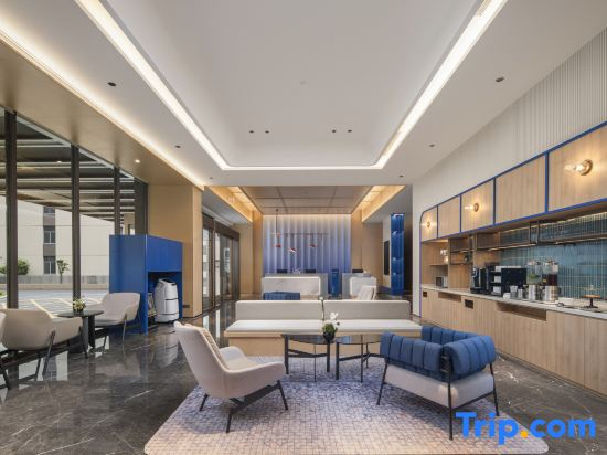 Holiday Inn Express Shenzhen Baolong Metro Station by IHG