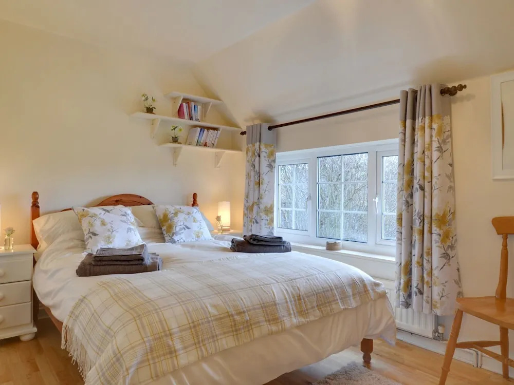 Vintage Holiday Home in Woodchurch With Parking