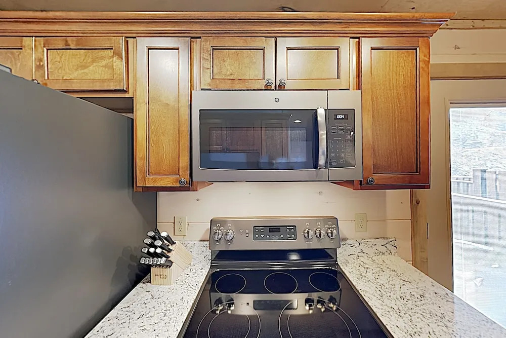 New Listing! New-build 2-unit W/ 2 Hot Tubs 4 Bedroom Duplex