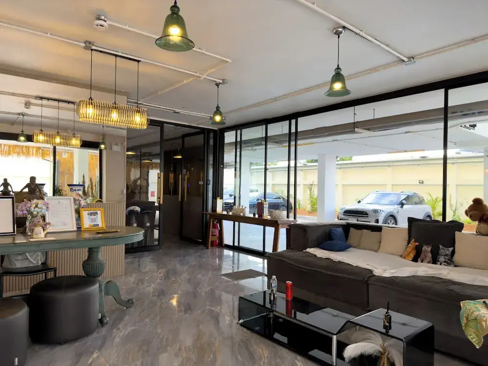 Breezewood Bangkok Hotel