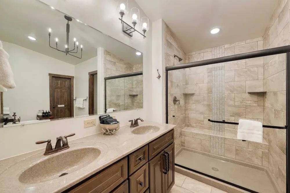 Winterhaven Estate by Avantstay Sleeps 19 Guests Mountain Compound w/ Views, Firepit, Hot Tub