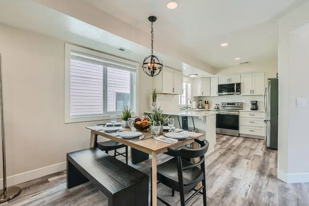 Chalet Central Park City! 3 Bedroom Home by RedAwning