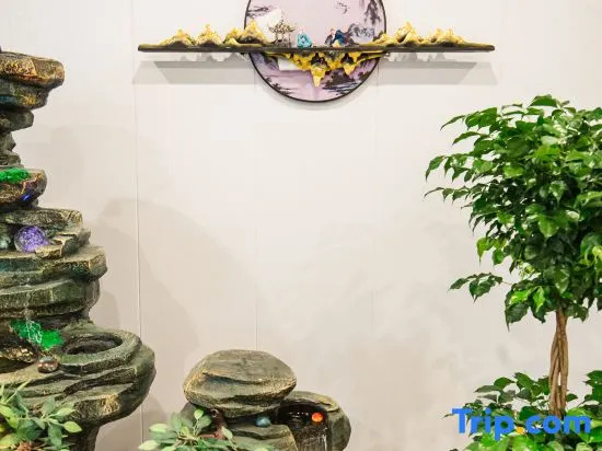 Guanlan Garden Hotel (Fantasy Kingdom Jiuz Ancient Town)