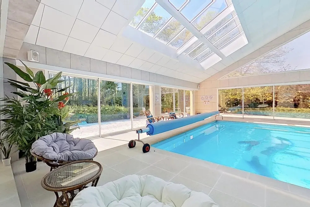 Les Jardins de la Muse, piscine couverte, spa et fitness