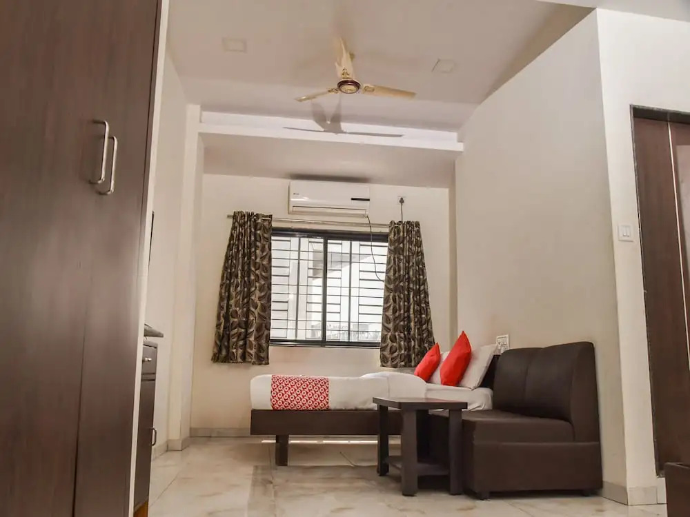OYO 12854 Hotel Sahara Inn