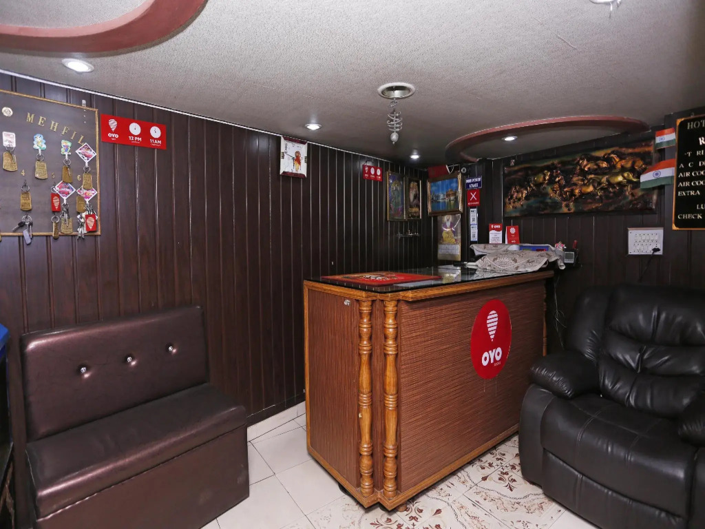OYO 5851 Mehfil Hotel