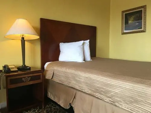 Royal Inn - Calhoun