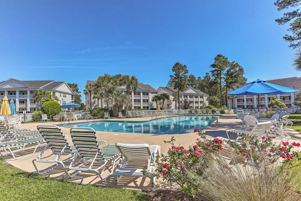 Myrtle Beach Condo w/ Pool: Near Golf & Mall!
