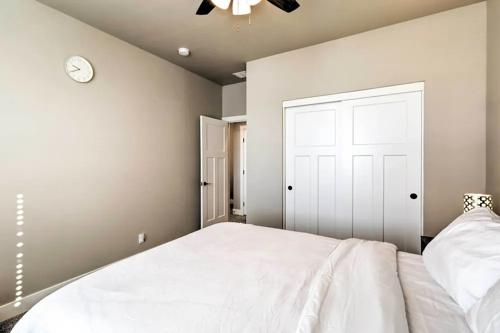 Flagstaff Getaway w/ Yard: 4 Mi to Downtown!