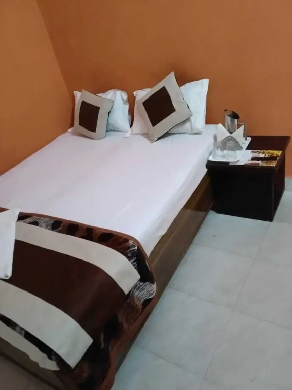 OYO 70117 Shivanand Hotel