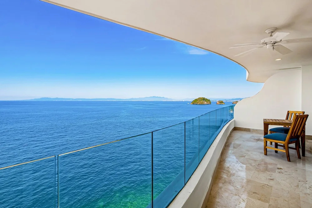 Oceanfront, 8th-floor Condo With Pool, Pool spa & Large Balcony