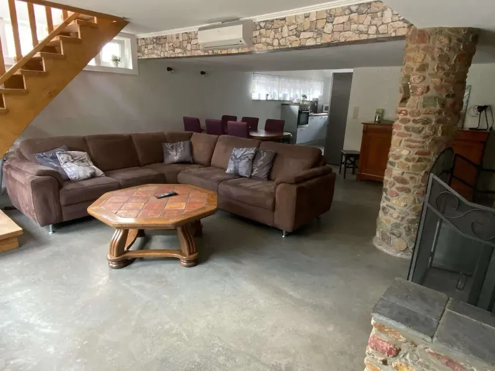 Spacious Chalet in Jalhay with Hot Tub
