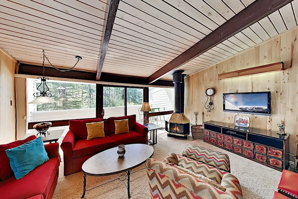 Updated Mountainside With Hot Tub 2 Bedroom Condo