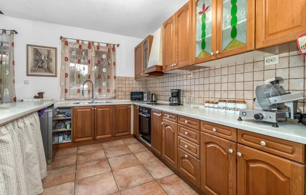 3 Bedroom Cozy Home In Hreljin