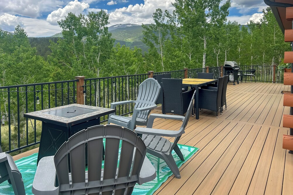 Mtn-view Haven w/ Hot Tub: 9 Mi to Dtwn Bailey