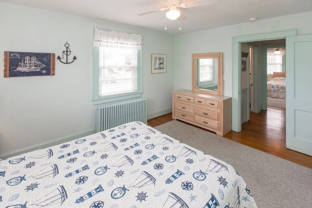 Sea Dog 5 Bedrooms 3 Bathrooms Home