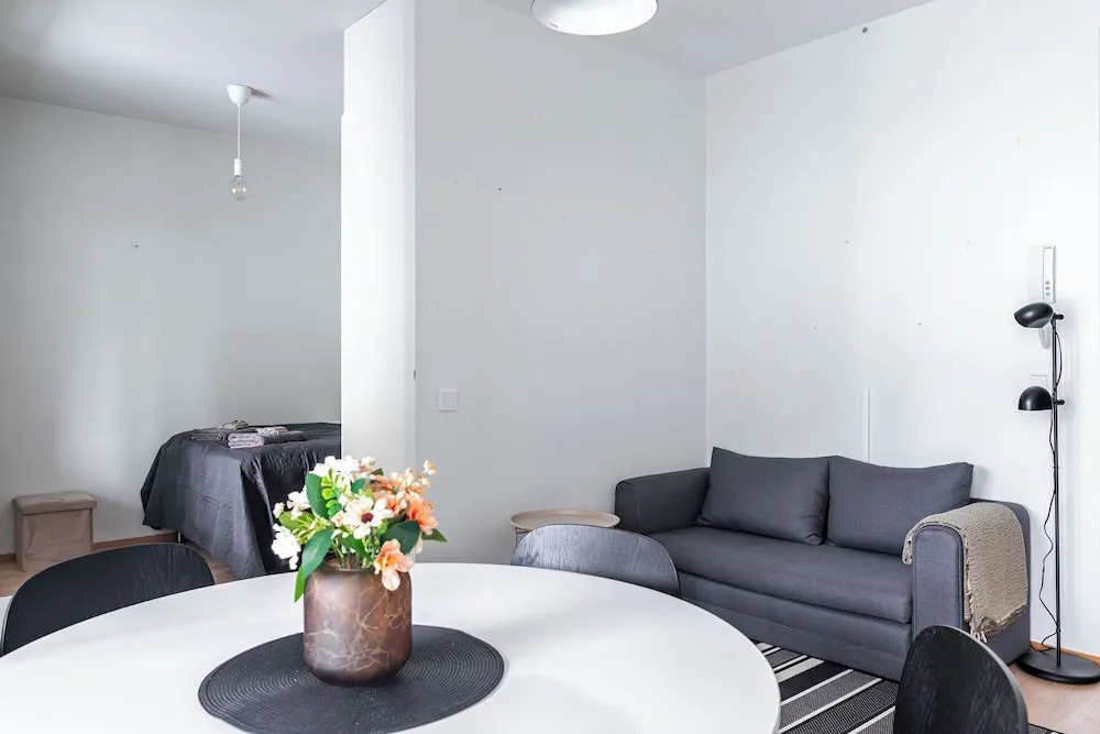 1BR Apt with Sauna - Balcony - Parking