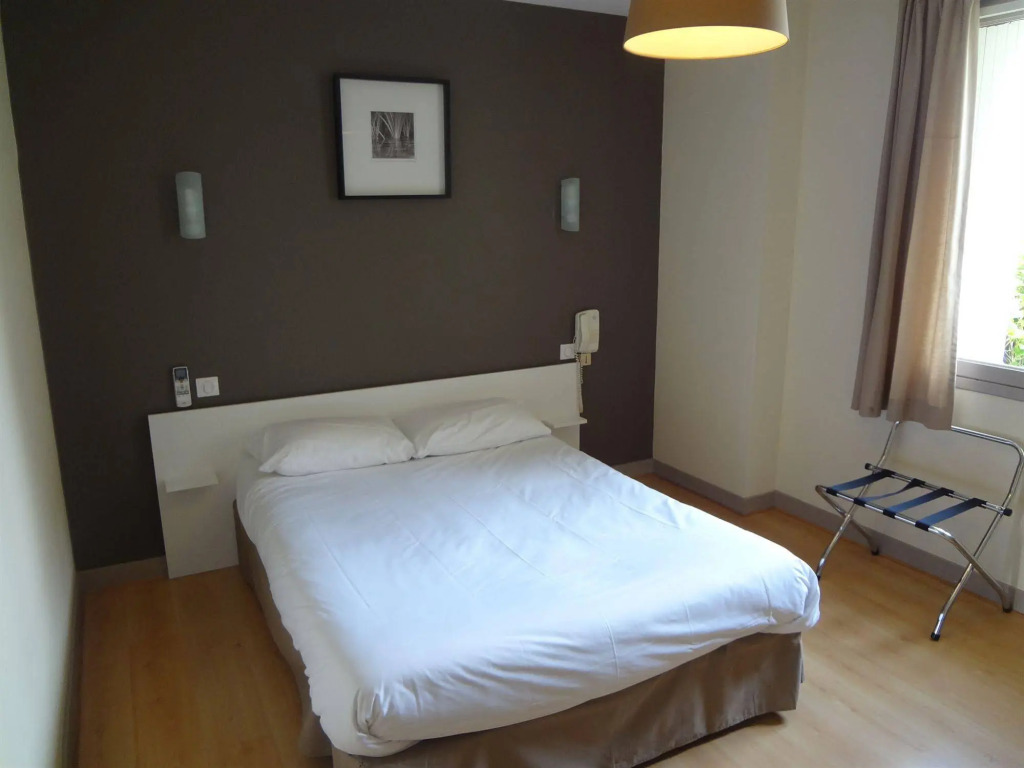 Brit Hotel du Parc Niort Centre-Parking gratuit
