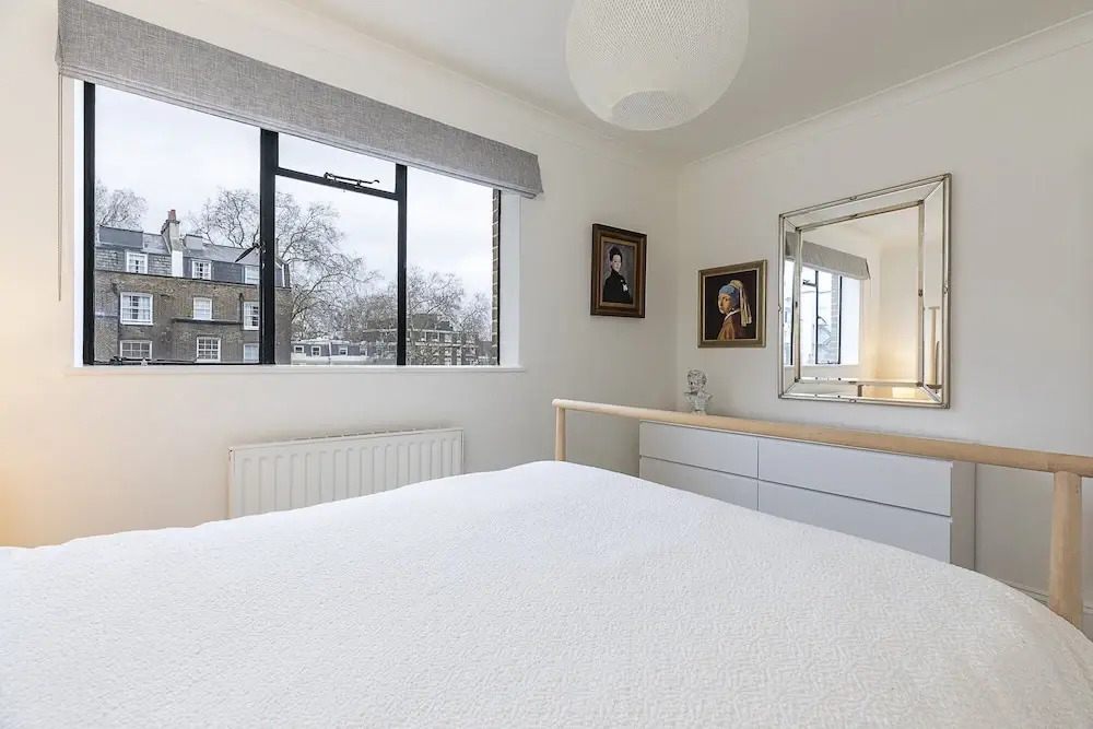 Modern 2BR Flat Minutes From Kensington Gardens
