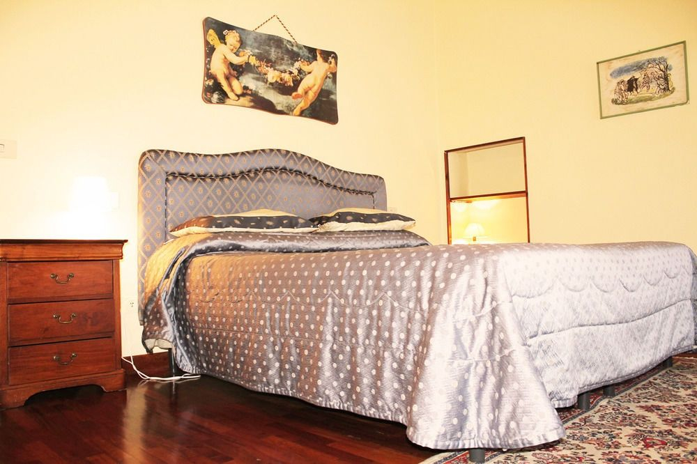 Costa San Giorgio Apartment by Mamo Florence