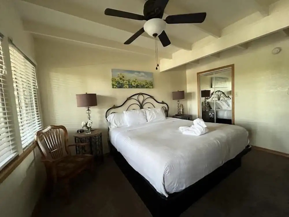 C4 - Mountain Harbor two bedroom Lodge cottage