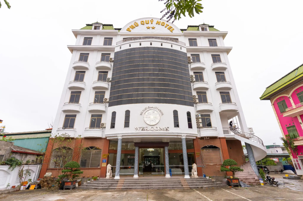 PHÚ QUÝ HOTEL near ĐÔNG KINH MARKET