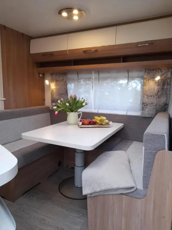 Wohnwagen auf Privatgrundstück auf der Halbinsel Mönchgut/Rügen